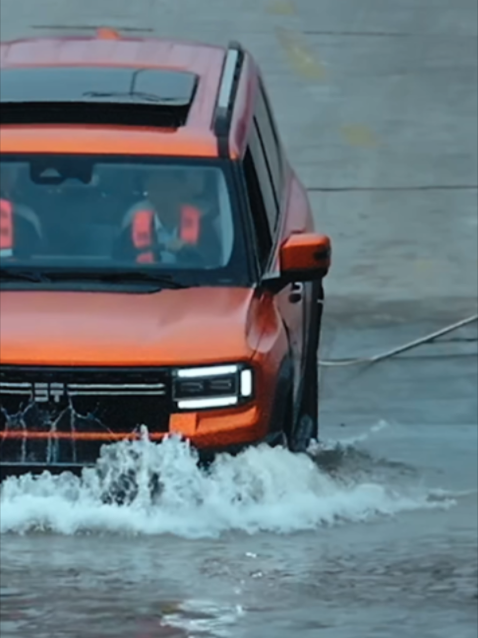 No CGI. Just real engineering. Dynamic sealing and battery waterproofing technology–turning a Yangtze River crossing into a statement of safety. Tech that doesn’t fear water. #CATL #Freevoy #Jetour #yangtzeriver