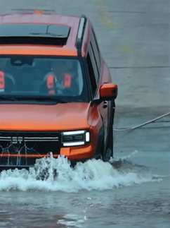 No CGI. Just real engineering. Dynamic sealing and battery waterproofing technology–turning a Yangtze River crossing into a statement of safety. Tech that doesn’t fear water. #CATL #Freevoy #Jetour #yangtzeriver