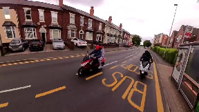 Сyclist fights off a gang of robbers