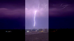 Lightning strikes clock tower in Mecca