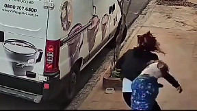 Pitbull attacks a woman in Brazil