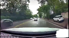 Huge drilling rig suddenly collapsed onto busy road